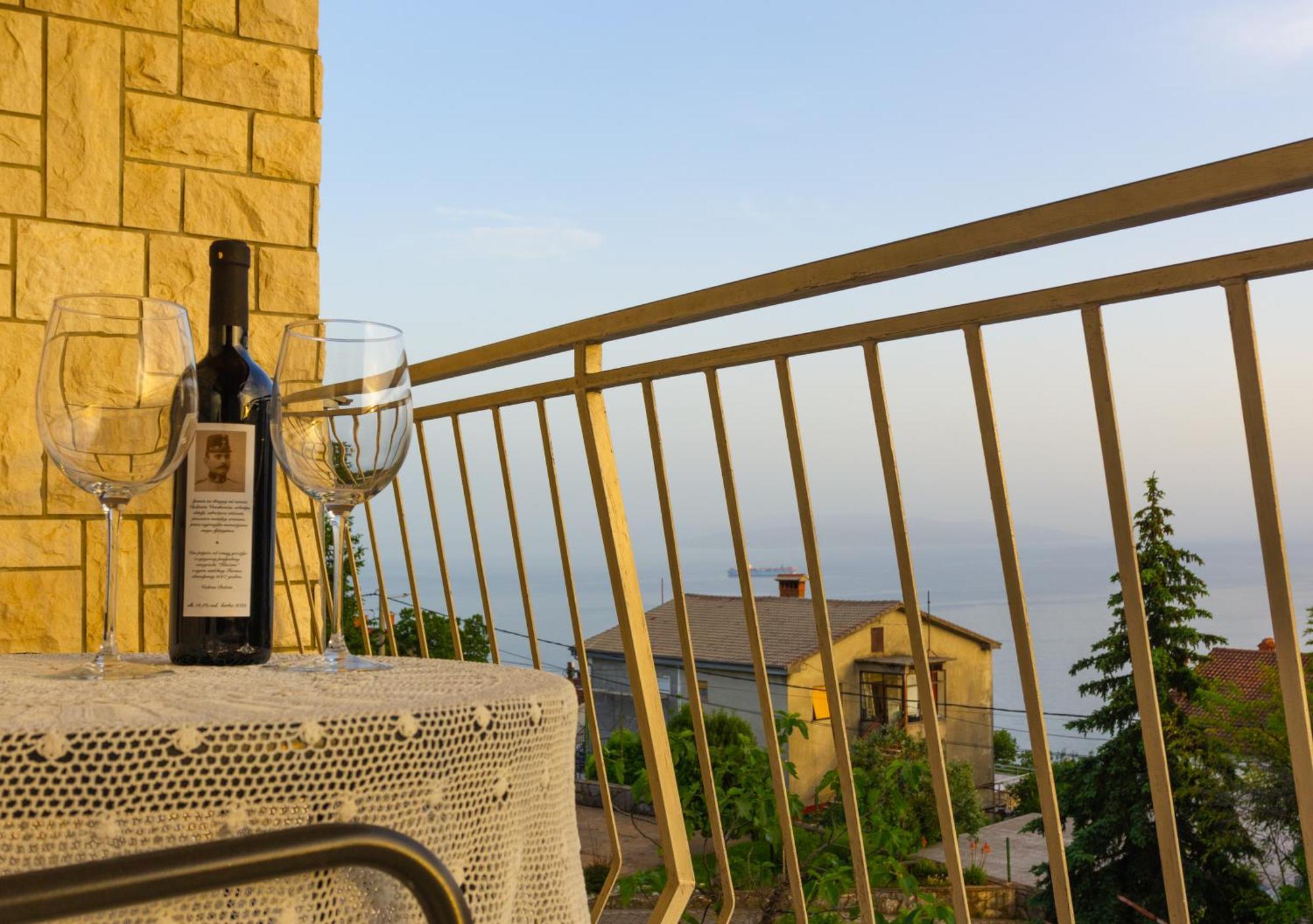 Apartamento Sea View Retreat With 170Mbps Wifi And Sunny Balcony Kastav Exterior foto
