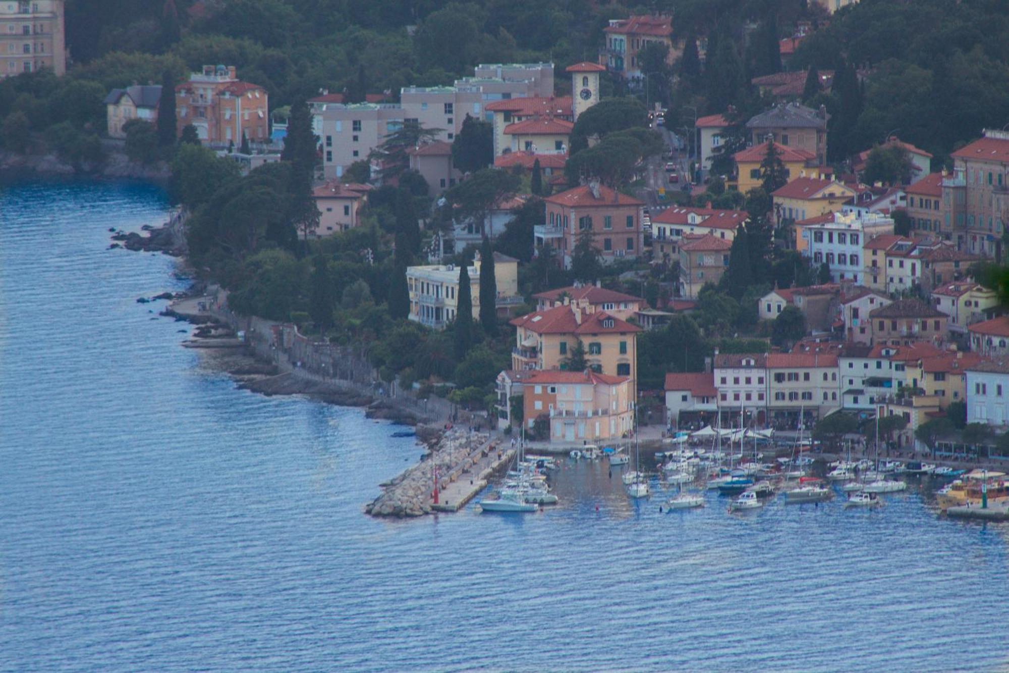 Apartamento Sea View Retreat With 170Mbps Wifi And Sunny Balcony Kastav Exterior foto